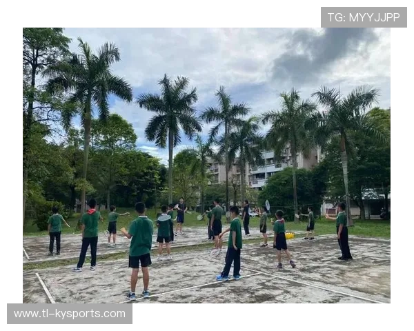 世界羽毛球混合团体赛在社区开展公益教学周
